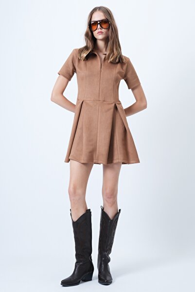 Trend Alaçatı Stili Kadın Sütlü Kahve Pile Detaylı Süet Mini Elbise ALC-X14630
