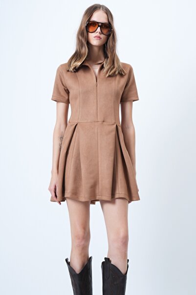 Trend Alaçatı Stili Kadın Sütlü Kahve Pile Detaylı Süet Mini Elbise ALC-X14630