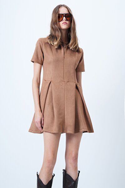 Trend Alaçatı Stili Kadın Sütlü Kahve Pile Detaylı Süet Mini Elbise ALC-X14630