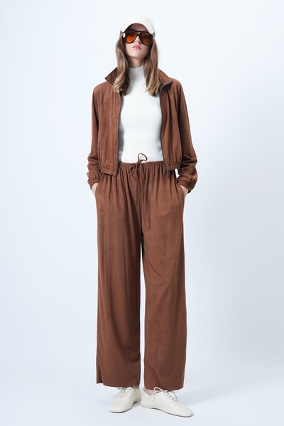 Trend Alaçatı Stili Women's Tan Stand Collar Zippered Soft Textured Suede Jacket and Double Pocket Pants Suit Alc-X14445
