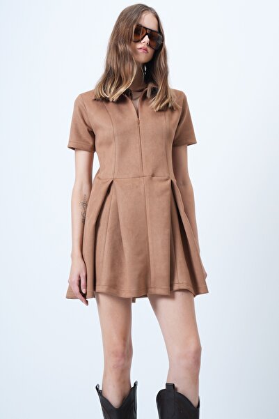 Trend Alaçatı Stili Kadın Sütlü Kahve Pile Detaylı Süet Mini Elbise ALC-X14630