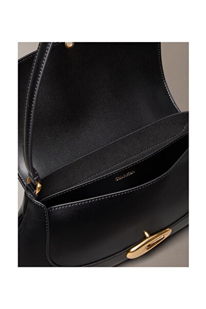 Calvin Klein HARDWARE FLAP VÁLLTÁSKA