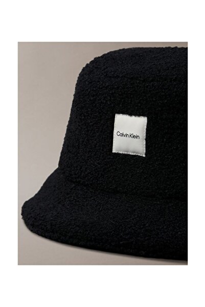 Calvin Klein BOUCLE s nášivkou BUCKET