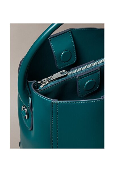 Calvin Klein Kbelík CK s popruhem