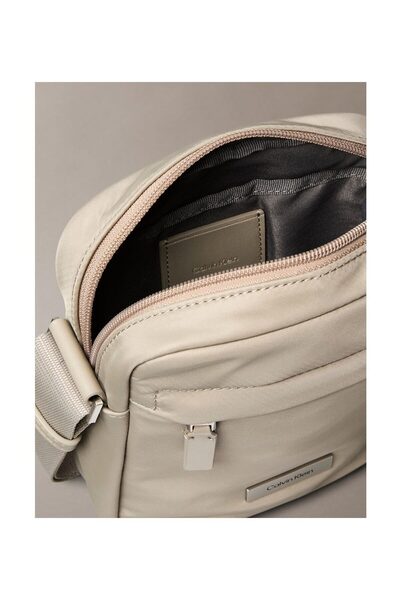 Calvin Klein Sleek Reporter