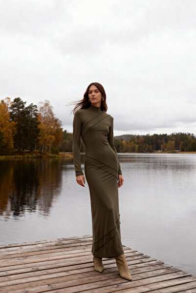 Trendyol Collection Khaki rovné maxi pletené šaty s karyokovým stehem TWOAW26EL00204