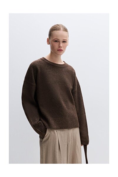 LEFTIES Woman's Round Neck Foamy Sweater