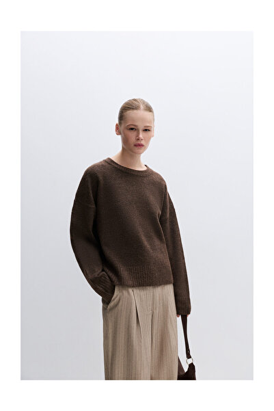 LEFTIES Woman's Round Neck Foamy Sweater