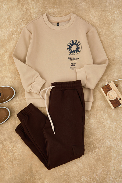 TRENDYOLKIDS Beige Cotton Slogan Printed Regular Boys' Knitted Bottom - Top Set Tkdaw26Au00047