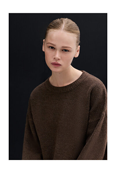 LEFTIES Woman's Round Neck Foamy Sweater