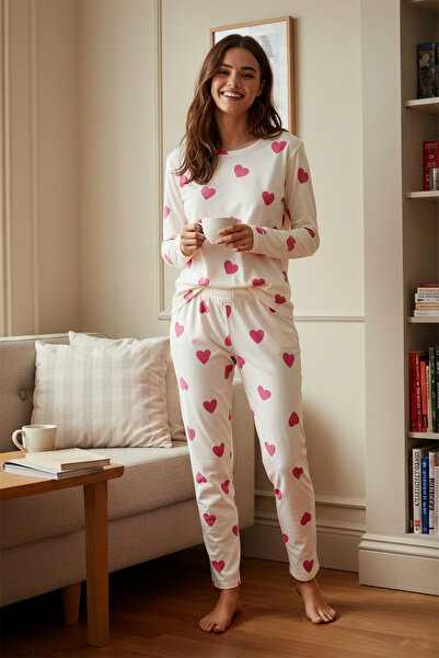 Trendyol Collection Set pleteného pyžama Heart Ecru – 100% bavlna THMAW21PT0566