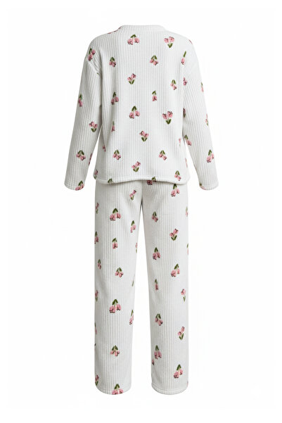 Trendyol Collection Weißes, geblümtes, weiches, geripptes Strick-Pyjama-Set aus Baumwolle THMAW26PT00218