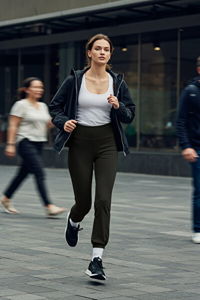 Trendyol Collection Czarne sportowe spodnie dresowe Jogger Recovery z dzianiny TWOAW22EA0196