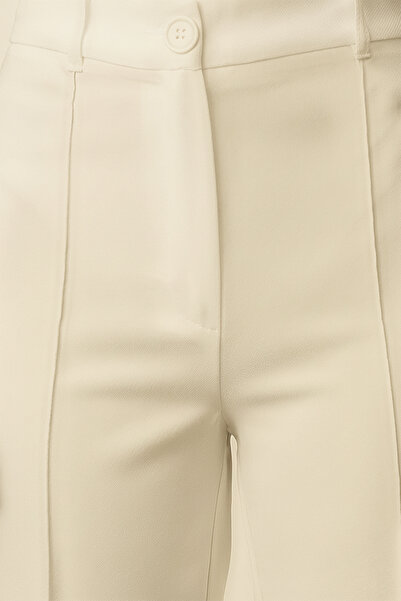 Trendyol Collection Magas derekú Ecru egyenes szabású nadrág bordázott részletekkel - TWOSS21PL0093