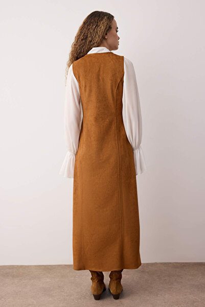 Trendyol Modest Φόρεμα Camel Jile με υφαντό σουέτ με λεπτομέρεια με χρυσά κουμπιά TCTAW26EB00051