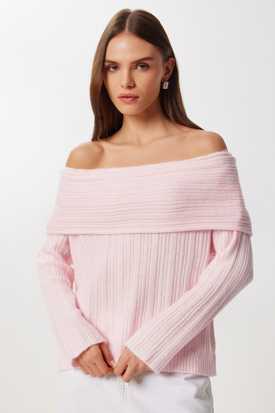 Happiness İstanbul Women's Pink Madonna Collar Knitwear Sweater Pf00049
