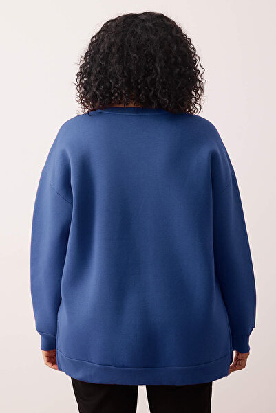 Trendyol Curve Φούτερ μεγάλου μεγέθους/χαλαρή εφαρμογή με πλεκτό φλις εσωτερικά με σχισμή Indigo TBBAW24AO00003