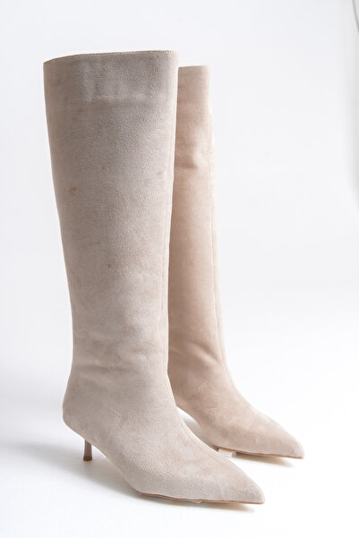 TRENDYOL SHOES Bézs prémium velúr női vékony cipőkitten sarkú csizma TAKAW26CZ00021