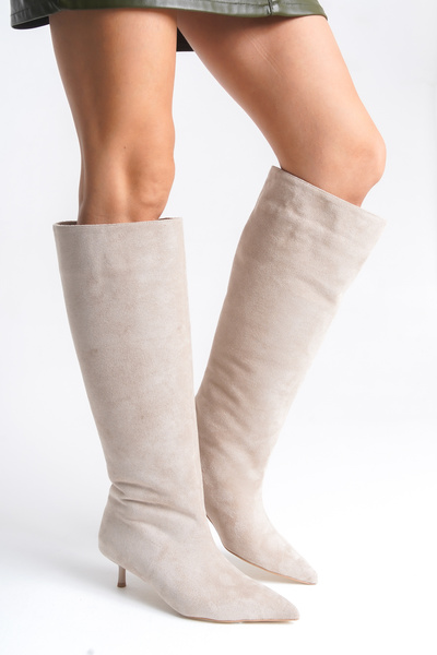 TRENDYOL SHOES Μπεζ Premium Suede Γυναικείες μπότες με λεπτό τακούνι TAKAW26CZ00021