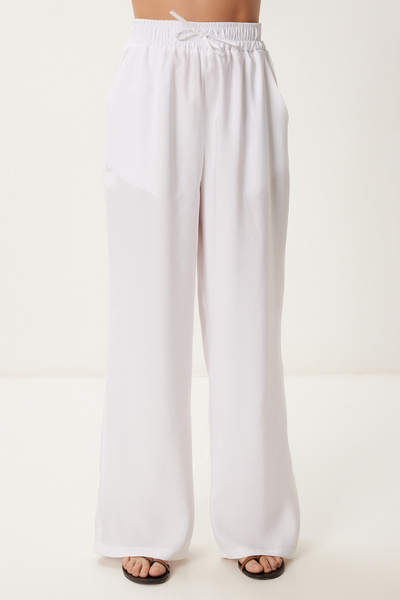 Happiness İstanbul Women's White Strap Modal Blouse Pants Set Lrv0108