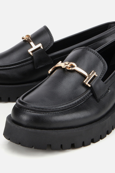 Yaya by Hotiç Дамски черни мокасини с дебела подметка и катарама