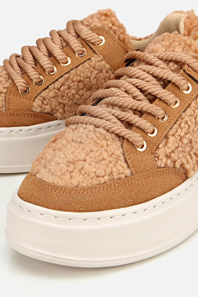 Yaya by Hotiç Women's Tan Fur Laced Platform Sneakers