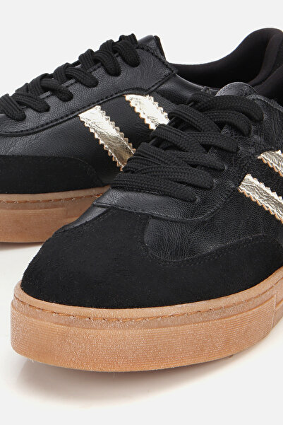 Yaya by Hotiç Kadın Siyah Altın Detaylı Rahat Spor Ayakkabı