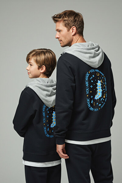 TRENDYOLKIDS سويت شيرت محبوك بغطاء للرأس للأولاد - طباعة خلفية TKDAW25SW00125