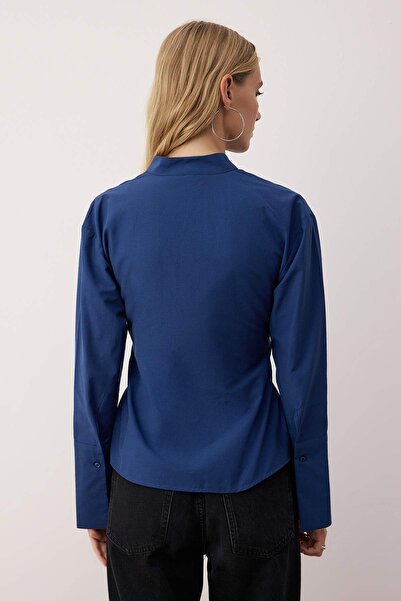 Trendyol Collection Nastavitelná košile s páskem v tmavě modré barvě a zapínáním na patentky TWOAW26GO00067