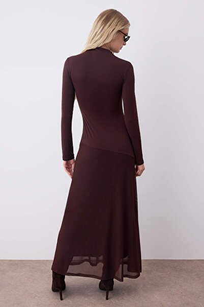 Trendyol Collection Кафява рокля с А-силует/камбановидна форма, с тюл и детайли, дълги ръкави, от еластичен трикотаж TWOAW26EL00140