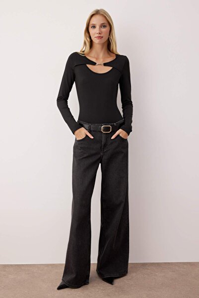 Trendyol Collection Black Fitted/Slim Fit Accessory Detailed Snap Fastener Stretchy Knitted Bodysuit Twoaw26Bd00005