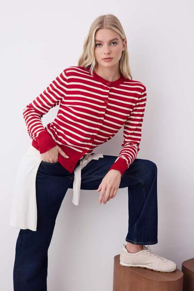 Trendyol Collection Red Cotton Blend Basic Knitwear Cardigan Twoaw26Hi00187