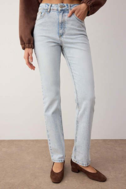 Trendyol Collection Udržitelnější světle modré džíny s vysokým pasem a rozšířenými nohavicemi TWOAW23JE00657