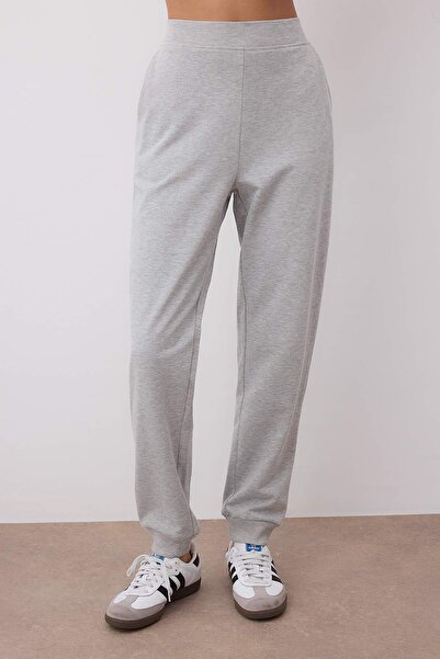 Trendyol Collection Γκρι μελανζέ με λεπτομέρεια μέσης Jogger Πλεκτό φούτερ με χοντρό φλις εσωτερικά TWOAW26EA00018