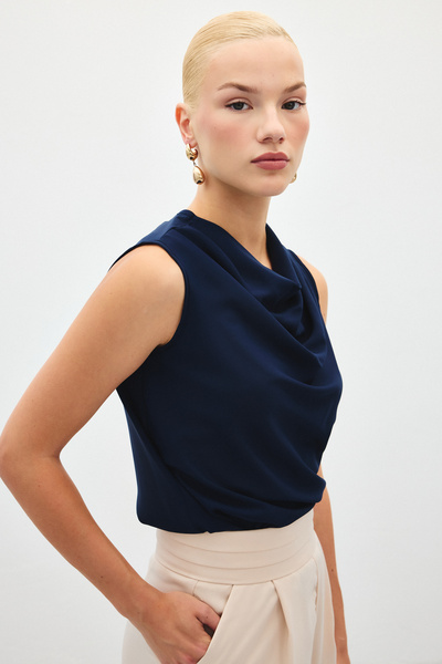 Sateen Degaje Yaka Kolsuz Bluz - LACİVERT