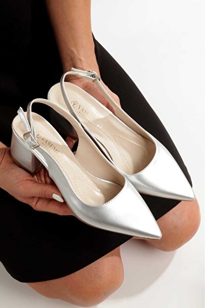 YASEMİN Kadın Gümüş Gri Lame Cilt Arkası Açık Tokalı 6 Cm Kalın Topuk Ayakkabı - Fleur