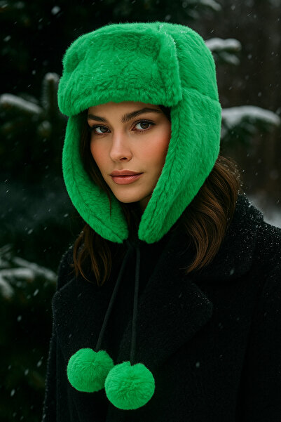Luminos Butik Kadın Yeşil Ponponlu Kürklü Kulaklıklı Peluş Şapka Bere Bere1103