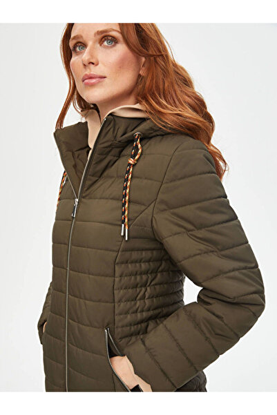 Faik Sönmez İçi Slogan Baskı Detaylı Renkli Kordonlu Kapitone Mont 69436