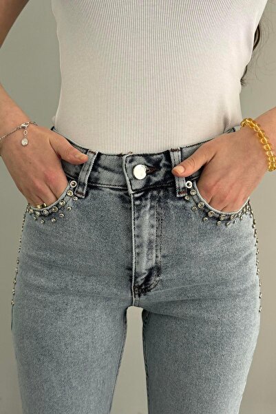 lizge giyim CEPLERİ VE PAÇALARI TAŞLI MOM FİT KOT PANTOLON