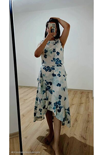 Enga Vera Costum cu fustă cu detaliu la spate