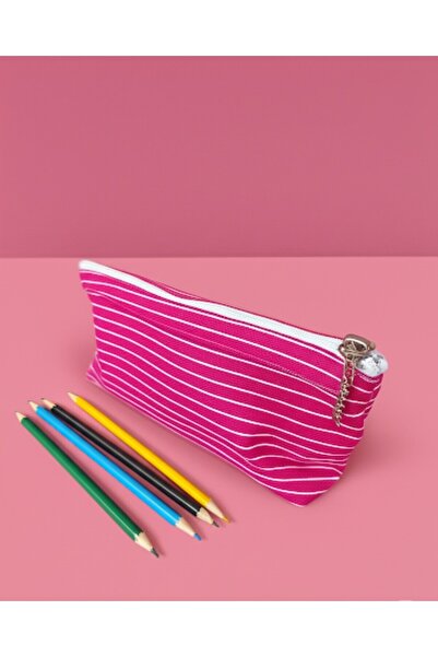 in steilla حافظة أقلام بخطوط بيضاء وردية اللون مزودة بسحاب..