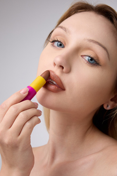 Farfasha Lip Stick Fiyonklu Parlak Bitişli Ruj