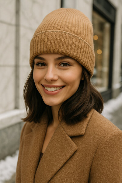 Luminos Butik قبعة صوف مستوردة بلون الجمل - BERE1139