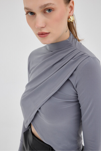 Rays Bluză gri închis cu mâneci lungi și guler înalt 2379