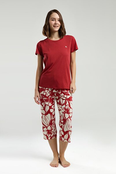 Arnetta Soft Textured Fabric Crew Neck Short Sleeve Women's Capri Pajama Set