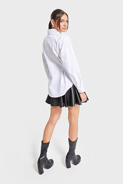 its basic Cămașă cu design special oversize cu detaliu de rever de culoare albă pentru femei