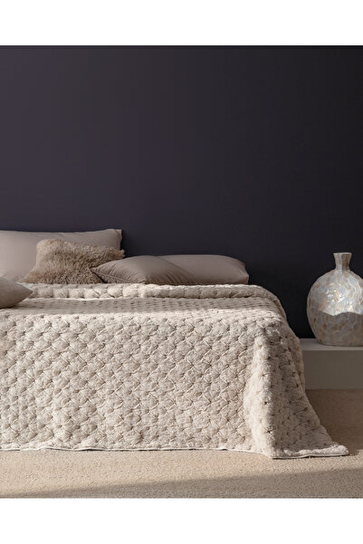 Madame Coco Marguerita Post