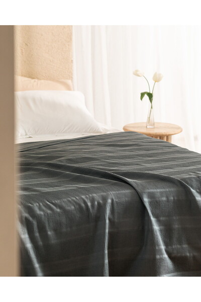 Madame Coco Mathilda King Size kardierte Tagesdecke, einfarbig