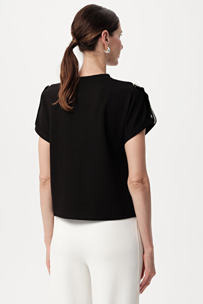 Allyco Tricou negru tricotat cu buzunar cu detaliu dungi