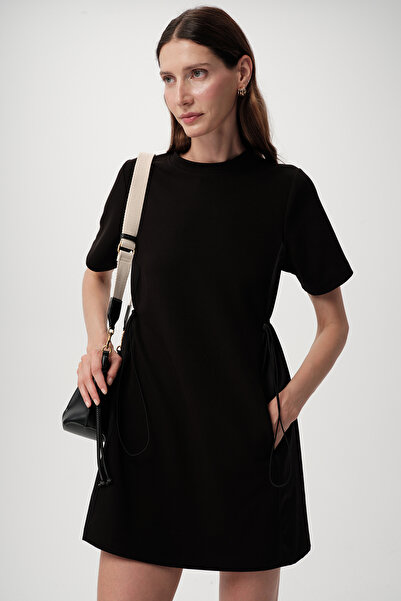 Allyco Mini rochie neagră cu mâneci scurte și talie elastică